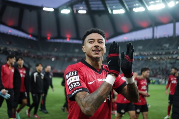 32岁林皇仍单身😂进网球网 :林加德将ChatGPT称“宝贝、对的人”