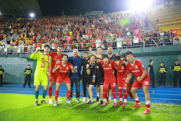 新华社:38元票+球迷专列,重庆铜梁龙创中甲“新玩法”