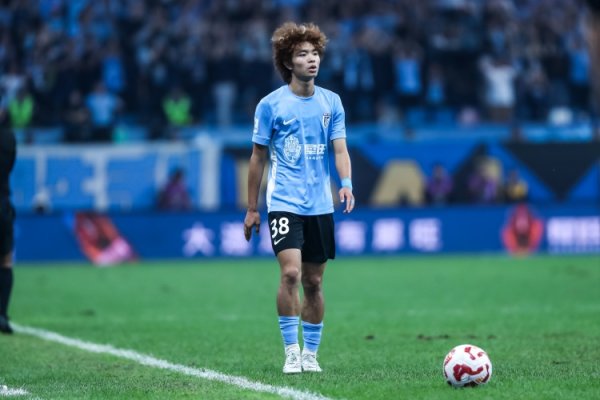 吕焯毅本场赛事  有8次抄截  ，刷新大连英博球员单场中超抄截  数新高