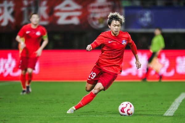 古代足球    报：梅州客家浪费机会被惩罚保级形势严峻，战英博不容有失