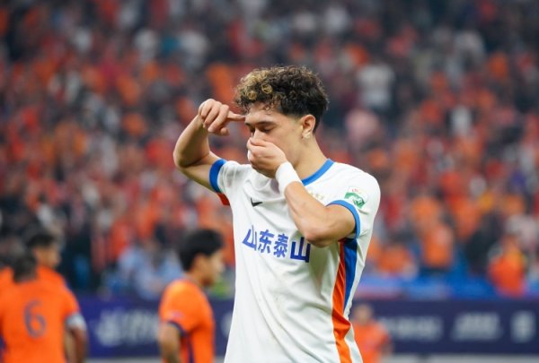 李小恒：韩鹏高强度练习  帮我提升竞技状态  ，会尽快提升普通话水平