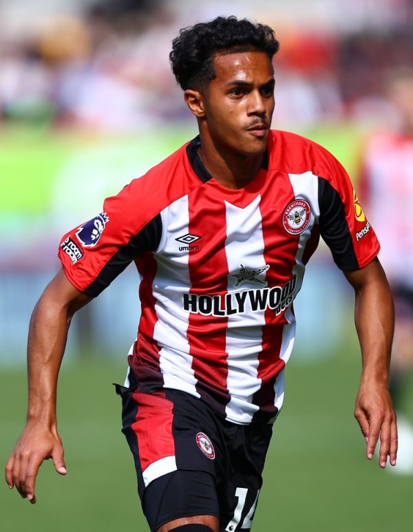 英超仅上96分钟！记者：卡瓦略考虑冬窗离开小蜜蜂，可能重返德甲