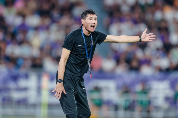 媒体人：足协敢不敢给邵佳一八年时间，带两世界杯赛  周期一定能出线