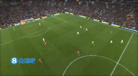传送球  会更好？萨拉赫危险区域  内补射被封堵，身旁维尔茨无人盯防在要球