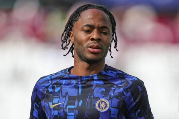 入室抢劫！邮报：罪犯没带走任何贵重物品，对斯特林家有人很惊讶