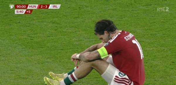 遭致胜球  ！匈牙利世界杯赛  梦碎+连续十届无缘，索博无奈垂头瘫坐草地